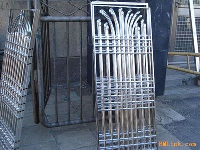 大連白鋼與不銹鋼制品的專業(yè)供應(yīng) 從模具到成品的品質(zhì)保障